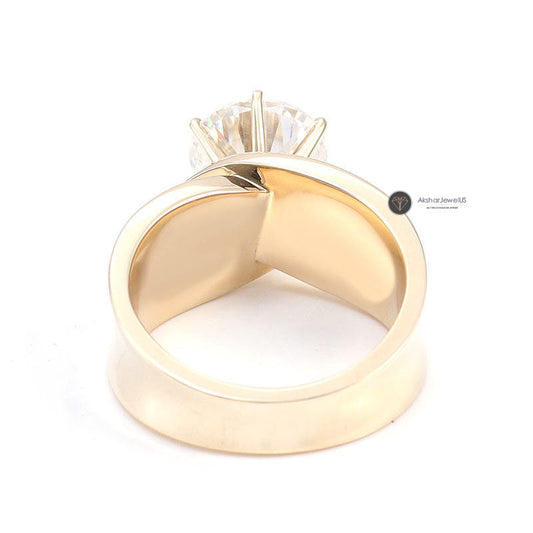 Round brilliant cut Moissanite Classic wedding Band For Men, view 1