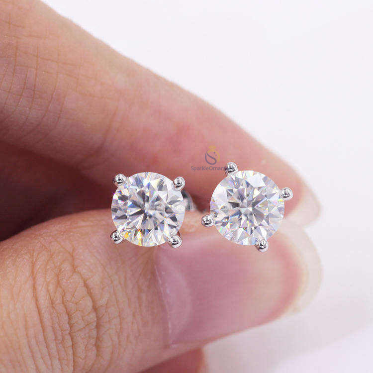 Round Lab Grown Diamond Stud Earring For Women